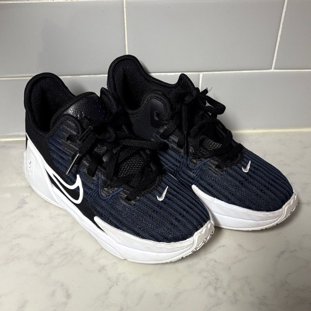LeBron Witness 6 Youth Basketball Shoes Size 13 C B/W/Dark Obsidian